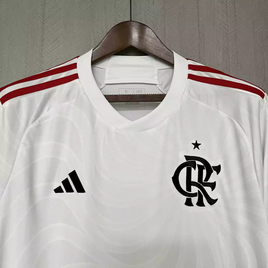 Modelo torcedor - Camisa do Flamengo 2024/25 Branca