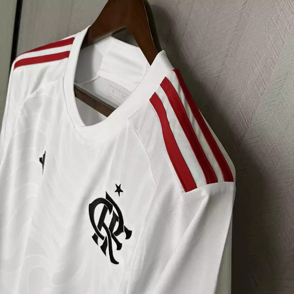 Modelo torcedor - Camisa do Flamengo 2024/25 Branca