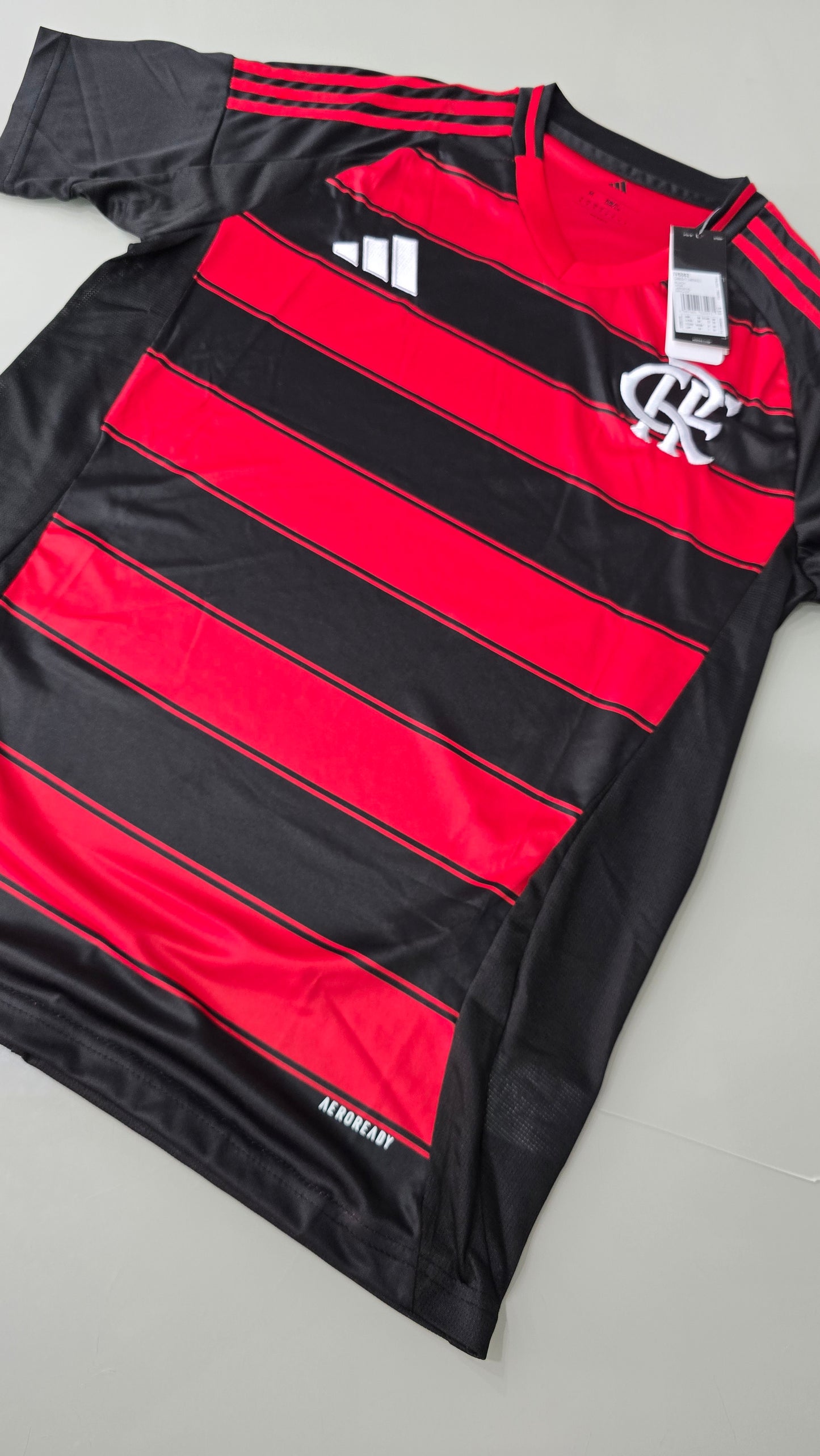 Modelo torcedor - Flamengo Uniforme 1 - 2025