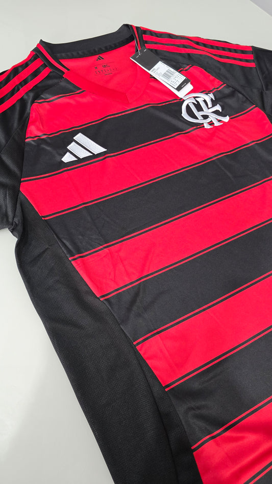Modelo torcedor - Flamengo Uniforme 1 - 2025