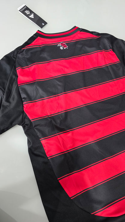 Modelo torcedor - Flamengo Uniforme 1 - 2025