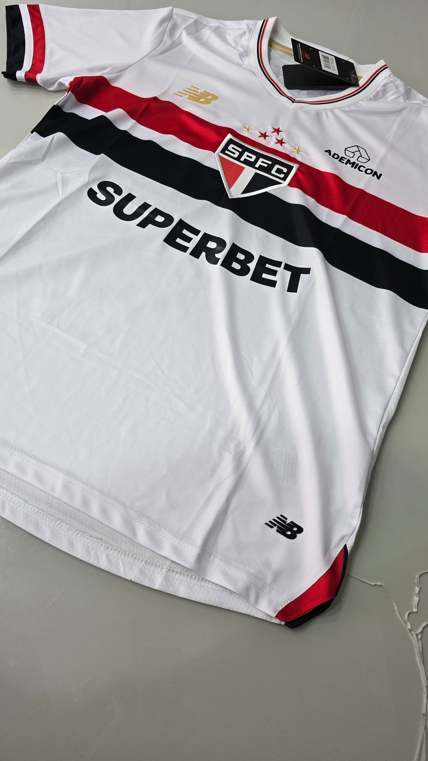 Modelo torcedor - São Paulo Uniforme 1 - 2025