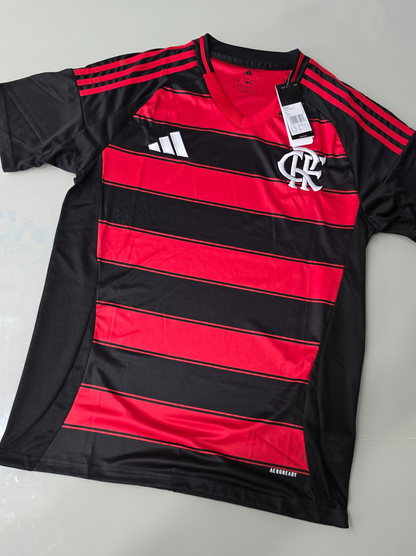 Modelo torcedor - Flamengo Uniforme 1 - 2025
