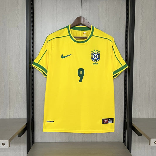Modelo Retrô Camisa da Seleção Brasileira 1998 Reedição