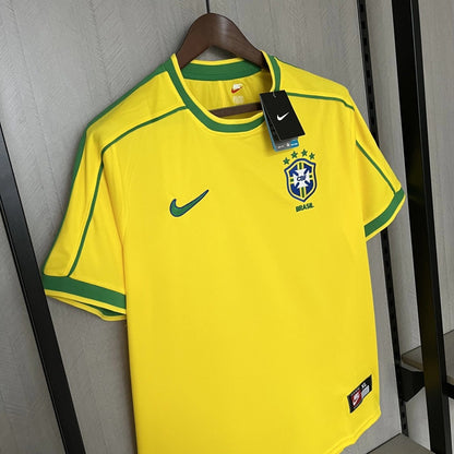 Modelo Retrô Camisa da Seleção Brasileira 1998 Reedição
