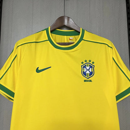 Modelo Retrô Camisa da Seleção Brasileira 1998 Reedição