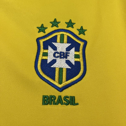 Modelo Retrô Camisa da Seleção Brasileira 1998 Reedição