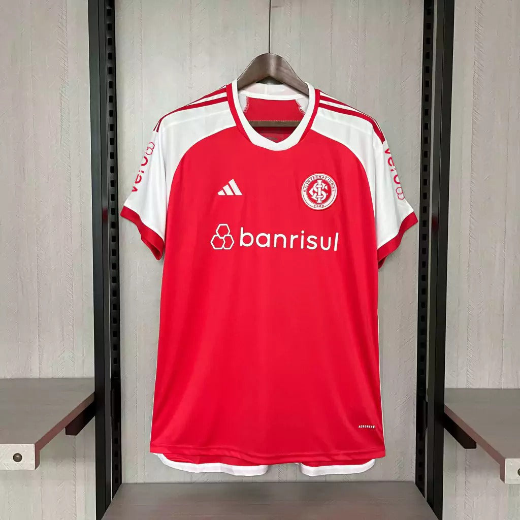 Modelo torcedor - Camisa do Internacional 2024/25 Home
