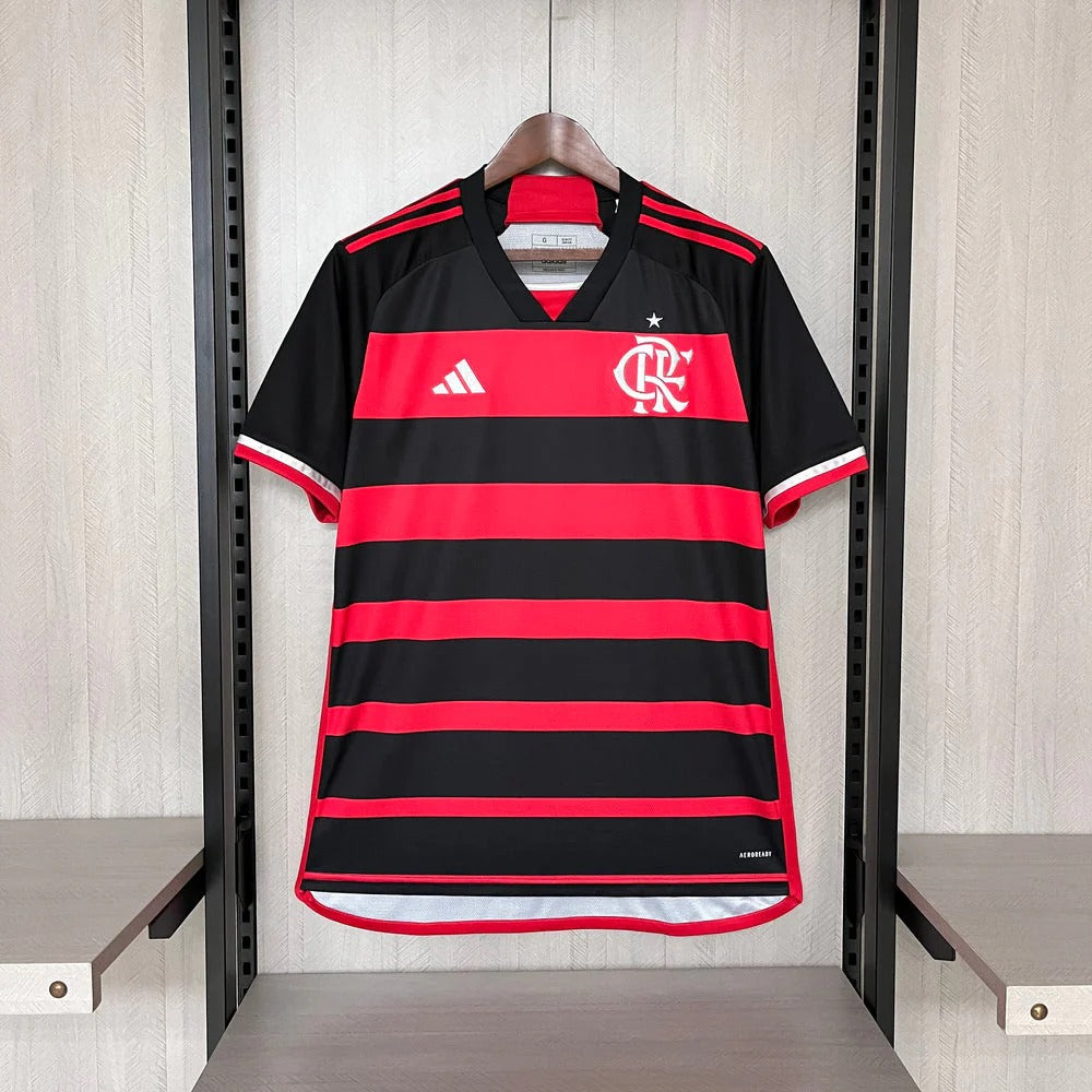 Modelo torcedor - Camisa do Flamengo 2024/25 Home