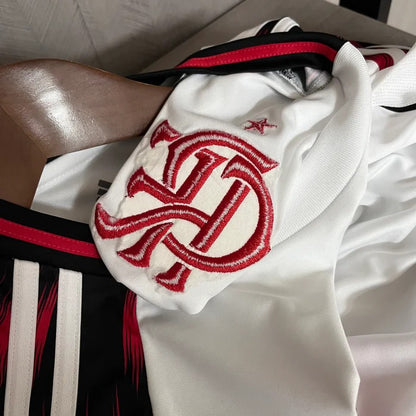 Modelo torcedor - Flamengo Uniforme 2 - 25/26